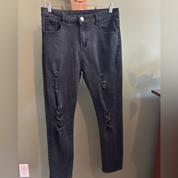 ROMWE Denim - 108.) CLEAR OUT / Romwe / Distressed / Black Jean